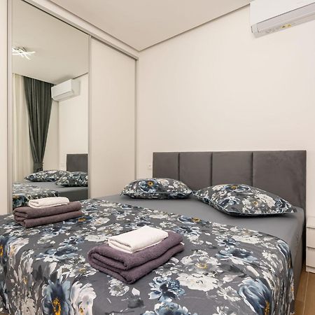 Apartments Hope Dugi Rat Exterior photo
