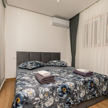 Apartments Hope Dugi Rat Exterior photo