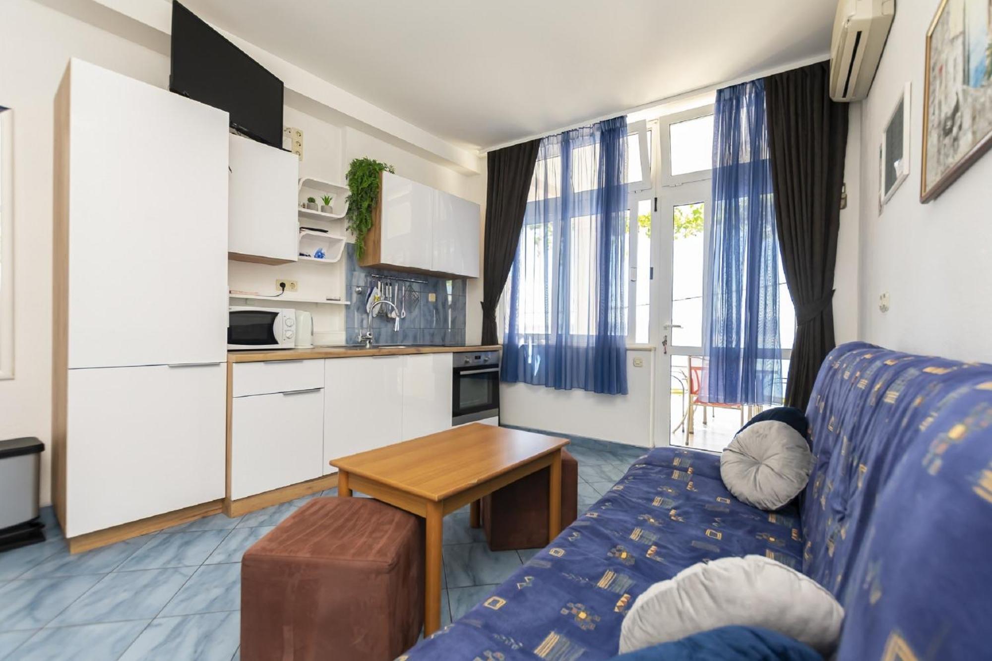 Apartments Hope Dugi Rat Exterior photo
