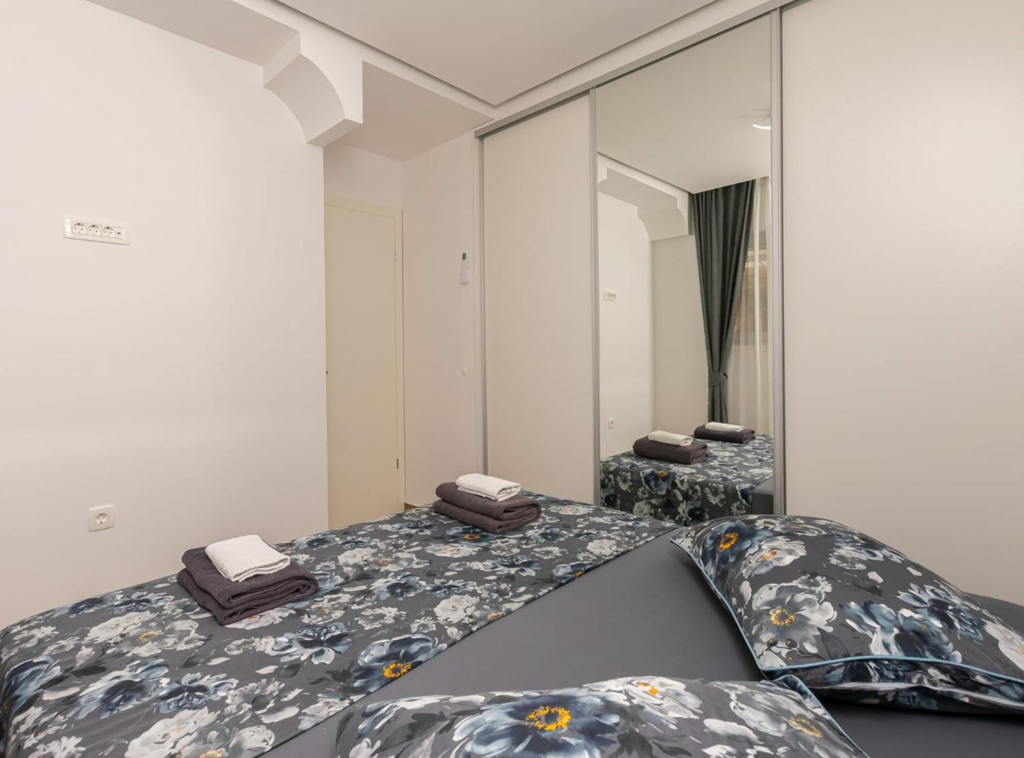 Apartments Hope Dugi Rat Exterior photo